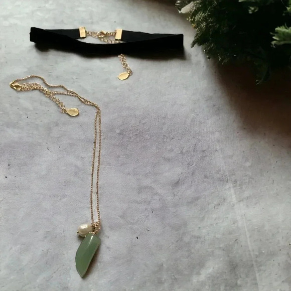 Black Velvet Ribbon Choker & Gold Plated Green Pendant Necklace - Picture 2 of 2